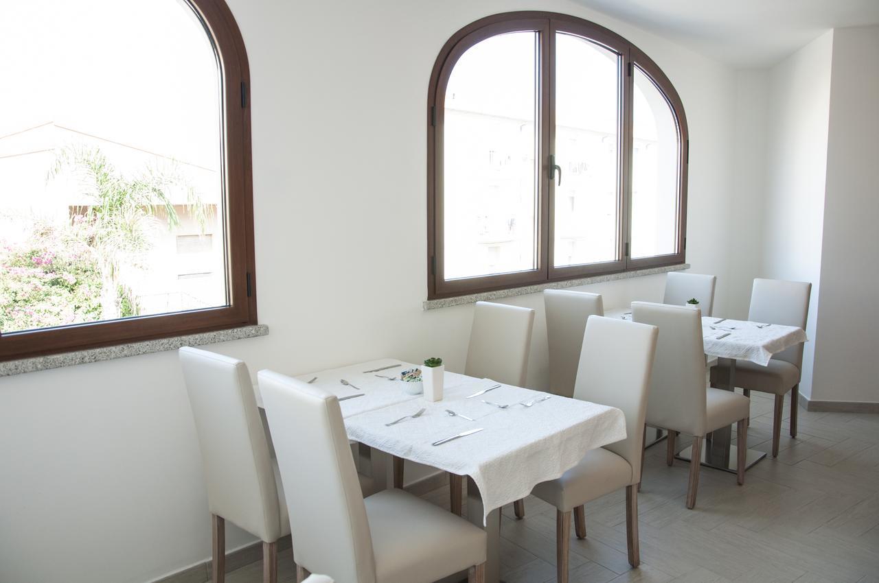 Hotel Maria Golfo Aranci Exterior photo